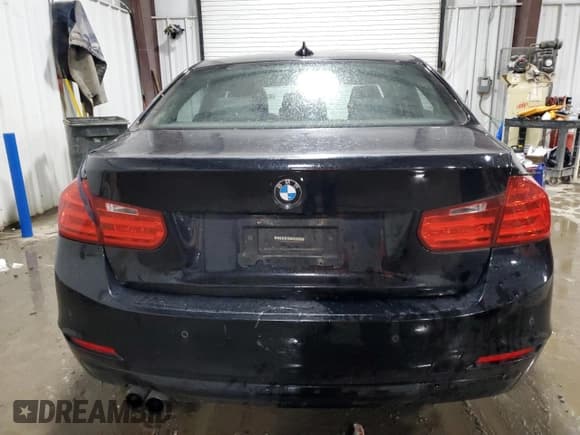 ✅ 2015 BMW 3 Series 328i xDrive • VIN: WBA3B5G56FNS13355 • Лот: 82417425. Опубликован ранее на Copart с пробегом 121 175 миль. Бесплатный доступ к архиву аукционных продаж из США и подробный отчёт об истории автомобиля на DreamBid. Изображение 6.