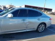 ✅ 2013 Infiniti M • VIN: JN1BY1AP4DM513031 • Lot: 43264392. Wystawiony na IAAI z przebiegiem 62 256 mil. Bezpłatny archiwum sprzedaży aukcyjnych z USA i szczegółowy raport historii pojazdu na DreamBid. Zdjęcie 6.