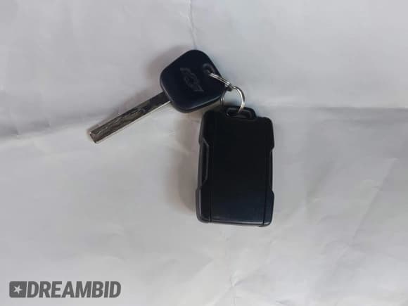 ✅ 2018 Chevrolet Silverado 1500 Custom • VIN: 1GCRCPEH5JZ324547 • Lot: 43389774. Wystawiony na IAAI z przebiegiem 238 932 mil. Bezpłatny archiwum sprzedaży aukcyjnych z USA i szczegółowy raport historii pojazdu na DreamBid. Zdjęcie 11.