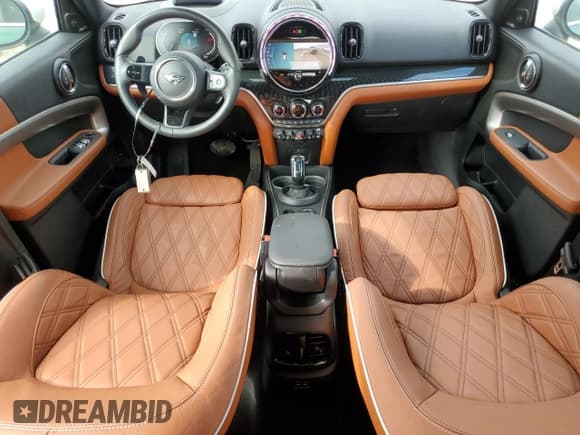 ✅ 2024 MINI Countryman Cooper S • VIN: WMZ53BR06R3S08133 • Lot: 80255164. Listed on Copart with 6,035 mi. Free auction sales archive from the USA and detailed vehicle history report at DreamBid. Image 8.