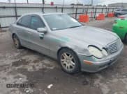 ✅ 2005 Mercedes-Benz E 320 • VIN: WDBUF65J15A695268 • Lot: 43009637. Wystawiony na IAAI z przebiegiem 131 740 mil. Bezpłatny archiwum sprzedaży aukcyjnych z USA i szczegółowy raport historii pojazdu na DreamBid. Zdjęcie 1.