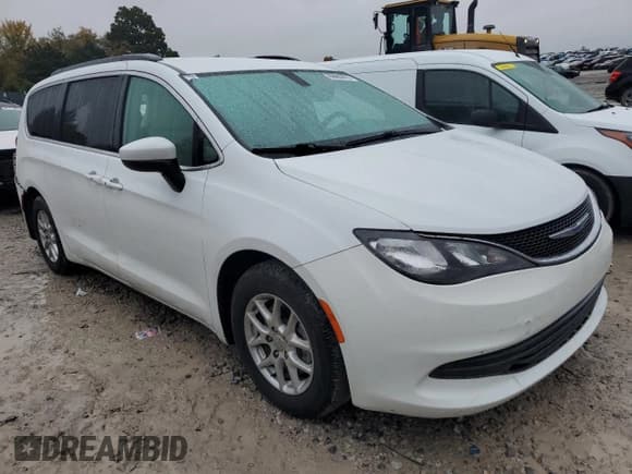 ✅ 2020 Chrysler Voyager LXi • VIN: 2C4RC1DG2LR249230 • Лот: 89660475. Опубликован ранее на Copart с пробегом 142 781 миль. Бесплатный доступ к архиву аукционных продаж из США и подробный отчёт об истории автомобиля на DreamBid. Изображение 4.