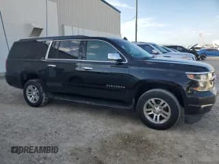 ✅ 2019 Chevrolet Suburban LS • VIN: 1GNSCGKCXKR341184 • Lot: 68689884. Wystawiony na Copart z przebiegiem 244 422 mil. Bezpłatny archiwum sprzedaży aukcyjnych z USA i szczegółowy raport historii pojazdu na DreamBid. Zdjęcie 4.