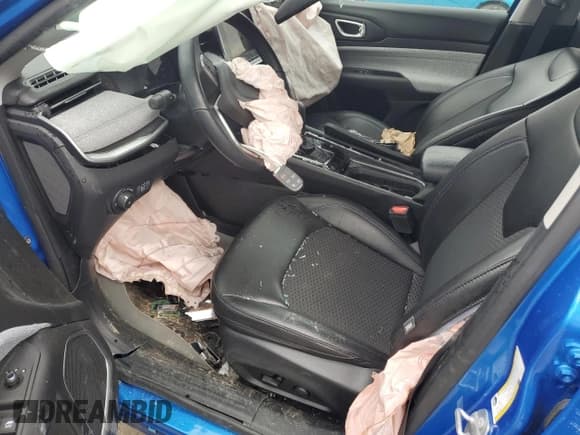 ✅ 2022 Jeep Compass Latitude • VIN: 3C4NJCBBXNT229704 • Lot: 90635135. Listed on Copart with 28,015 mi. Free auction sales archive from the USA and detailed vehicle history report at DreamBid. Image 7.