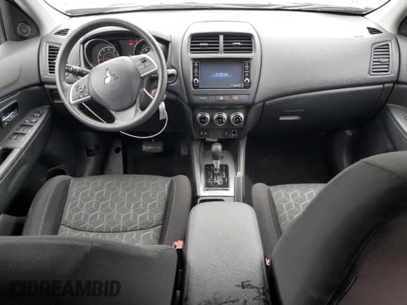 2024 Mitsubishi Outlander S z VIN JA4ARUAU5RU012440, wystawiony jako Copart lot #85601625 z przebiegiem 27 697 mil mil oraz Szkoda całkowita • Salvage title. Historia ofert i sprzedaży dostępna na DreamBid. Obrazek 8.