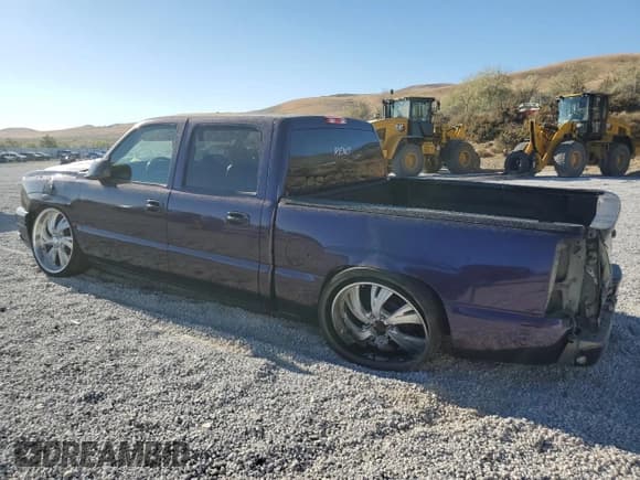 ✅ 2005 Chevrolet Silverado 1500 • VIN: 2GCFC13T251325270 • Лот: 75061414. Опубликован ранее на Copart с пробегом Не указан. Бесплатный доступ к архиву аукционных продаж из США и подробный отчёт об истории автомобиля на DreamBid. Изображение 2.