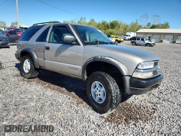 ✅ 1999 Chevrolet Blazer LS • VIN: 1GNCT18W4XK222940 • Lot: 85301145. Listed on Copart with 122,270 mi. Free auction sales archive from the USA and detailed vehicle history report at DreamBid. Image 4.