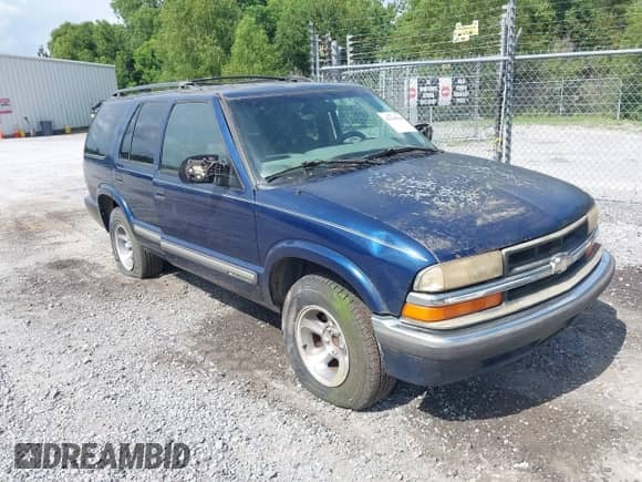 2000 Chevrolet Blazer LS z VIN 1GNCS13W3YK144615, wystawiony jako IAAI lot #42549560 z przebiegiem 203 875 mil mil oraz . Historia ofert i sprzedaży dostępna na DreamBid. Obrazek 1.