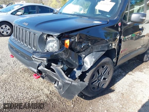 ✅ 2018 Jeep Renegade Trailhawk • VIN: ZACCJBCB7JPH63647 • Lot: 42103197. Listed on IAAI with 106,383 mi. Free auction sales archive from the USA and detailed vehicle history report at DreamBid. Image 6.