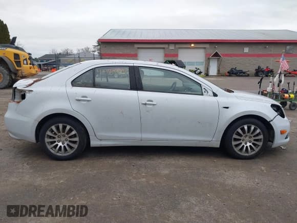 ✅ 2013 Suzuki Kizashi SE • VIN: JS2RF9A33D6100380 • Lot: 41970903. Listed on IAAI with Not provided. Free auction sales archive from the USA and detailed vehicle history report at DreamBid. Image 15.