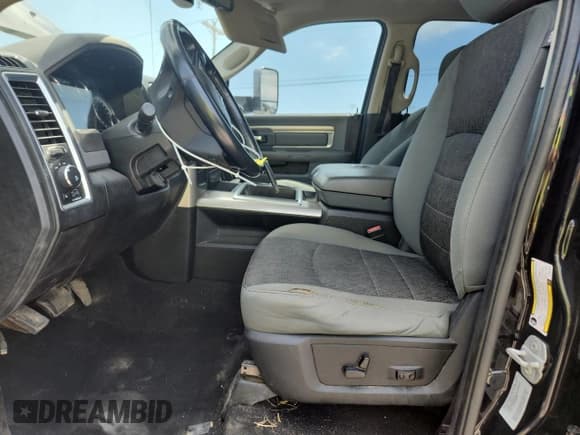 ✅ 2015 Ram 2500 SLT • VIN: 3C6UR5MLXFG527323 • Lot: 65537385. Wystawiony na Copart z przebiegiem 166 214 mil. Bezpłatny archiwum sprzedaży aukcyjnych z USA i szczegółowy raport historii pojazdu na DreamBid. Zdjęcie 7.