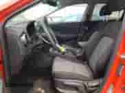 2019 Hyundai Kona SEL z VIN KM8K2CAA1KU387709, wystawiony jako Copart lot #57158563 z przebiegiem 44 716 mil mil oraz . Historia ofert i sprzedaży dostępna na DreamBid. Obrazek 7.