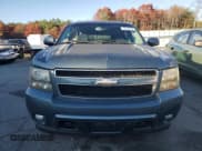 ✅ 2009 Chevrolet Suburban 1LT • VIN: 1GNFK26379R277553 • Lot: 78792504. Wystawiony na Copart z przebiegiem 146 736 mil. Bezpłatny archiwum sprzedaży aukcyjnych z USA i szczegółowy raport historii pojazdu na DreamBid. Zdjęcie 5.