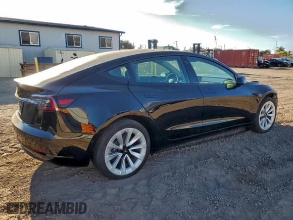 ✅ 2022 Tesla Model 3 • VIN: 5YJ3E1EA9NF323218 • Лот: 93991255. Опубликован ранее на Copart с пробегом 1 988 миль. Бесплатный доступ к архиву аукционных продаж из США и подробный отчёт об истории автомобиля на DreamBid. Изображение 3.