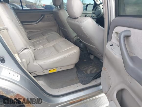 ✅ 2007 Toyota Sequoia SR5 • VIN: 5TDBT44A17S284174 • Лот: 43718032. Опубликован ранее на IAAI с пробегом 258 087 миль. Бесплатный доступ к архиву аукционных продаж из США и подробный отчёт об истории автомобиля на DreamBid. Изображение 8.