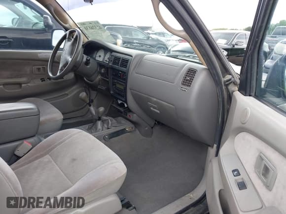 ✅ 2002 Toyota Tacoma • VIN: 5TEWN72N72Z058610 • Lot: 42376830. Wystawiony na IAAI z przebiegiem 210 929 mil. Bezpłatny archiwum sprzedaży aukcyjnych z USA i szczegółowy raport historii pojazdu na DreamBid. Zdjęcie 5.