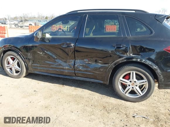 ✅ 2014 Porsche Cayenne GTS • VIN: WP1AD2A29ELA71349 • Lot: 41739741. Wystawiony na IAAI z przebiegiem 64 969 mil. Bezpłatny archiwum sprzedaży aukcyjnych z USA i szczegółowy raport historii pojazdu na DreamBid. Zdjęcie 6.