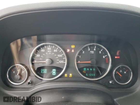 ✅ 2009 Jeep Compass • VIN: 1J8FT57B99D209998 • Lot: 82871464. Wystawiony na Copart z przebiegiem 61 068 mil. Bezpłatny archiwum sprzedaży aukcyjnych z USA i szczegółowy raport historii pojazdu na DreamBid. Zdjęcie 9.