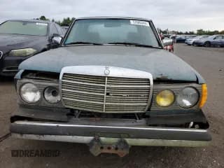 ✅ 1984 Mercedes-Benz 300 D • VIN: WDBAB33A1EA006099 • Лот: 72606344. Опубликован ранее на Copart с пробегом 336 416 миль. Бесплатный доступ к архиву аукционных продаж из США и подробный отчёт об истории автомобиля на DreamBid. Изображение 5.