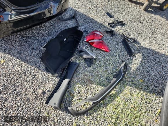 ✅ 2015 Mercedes-Benz C 300 • VIN: 55SWF4JB6FU073298 • Lot: 92398355. Listed on Copart with 115,612 mi. Free auction sales archive from the USA and detailed vehicle history report at DreamBid. Image 12.