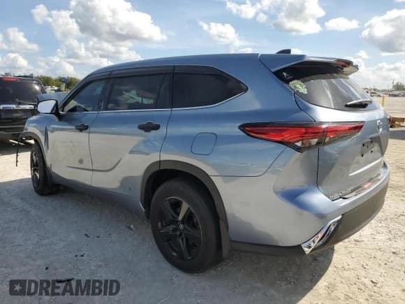 ✅ 2022 Toyota Highlander LE • VIN: 5TDZZRAH5NS131788 • Lot: 50328045. Listed on Copart with Not provided. Free auction sales archive from the USA and detailed vehicle history report at DreamBid. Image 2.