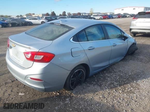 ✅ 2017 Chevrolet Cruze LT • VIN: 1G1BE5SM9H7253143 • Lot: 43561035. Listed on IAAI with 94,035 mi. Free auction sales archive from the USA and detailed vehicle history report at DreamBid. Image 4.