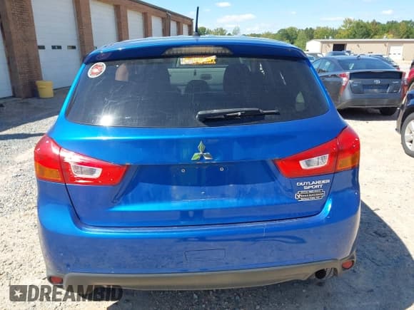 ✅ 2015 Mitsubishi Outlander ES • VIN: 4A4AP3AU9FE005334 • Lot: 43178064. Listed on IAAI with 141,825 mi. Free auction sales archive from the USA and detailed vehicle history report at DreamBid. Image 16.