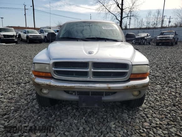 ✅ 2004 Dodge Dakota SLT • VIN: 1D7HG48NX4S677465 • Lot: 51044735. Wystawiony na Copart z przebiegiem 196 854 mil. Bezpłatny archiwum sprzedaży aukcyjnych z USA i szczegółowy raport historii pojazdu na DreamBid. Zdjęcie 5.