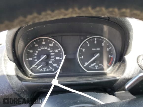 ✅ 2011 BMW 1 Series 135i • VIN: WBAUC9C52BVM08927 • Лот: 58261875. Опубликован ранее на Copart с пробегом Не указан. Бесплатный доступ к архиву аукционных продаж из США и подробный отчёт об истории автомобиля на DreamBid. Изображение 9.