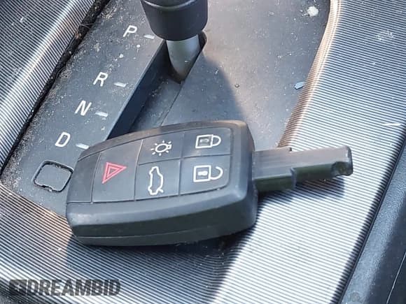 ✅ 2009 Volvo C30 • VIN: YV1MK672892147328 • Лот: 43011878. Опубликован ранее на IAAI с пробегом 150 347 миль. Бесплатный доступ к архиву аукционных продаж из США и подробный отчёт об истории автомобиля на DreamBid. Изображение 11.