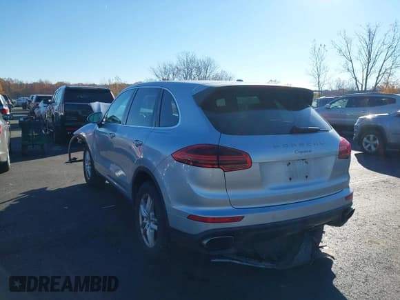 ✅ 2016 Porsche Cayenne • VIN: WP1AA2A28GKA14304 • Lot: 43629393. Listed on IAAI with 121,652 mi. Free auction sales archive from the USA and detailed vehicle history report at DreamBid. Image 3.
