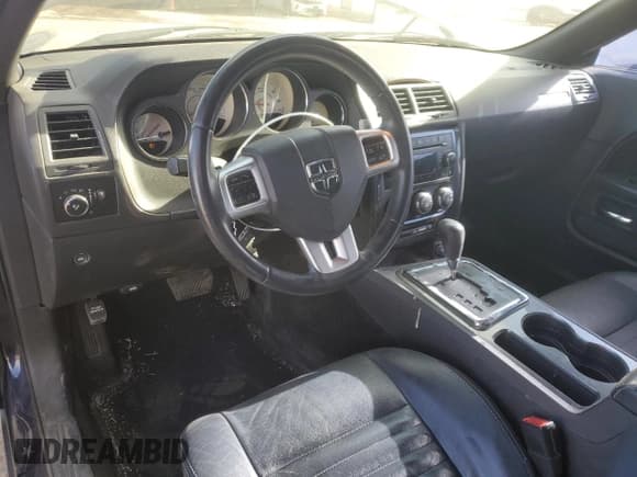 ✅ 2014 Dodge Challenger SXT • VIN: 2C3CDYAG2EH115525 • Lot: 85313434. Wystawiony na Copart z przebiegiem 139 158 mil. Bezpłatny archiwum sprzedaży aukcyjnych z USA i szczegółowy raport historii pojazdu na DreamBid. Zdjęcie 8.