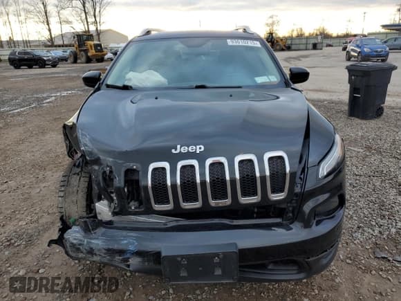 ✅ 2015 Jeep Cherokee Latitude • VIN: 1C4PJMCS9FW751992 • Lot: 93010215. Wystawiony na Copart z przebiegiem Nie podano. Bezpłatny archiwum sprzedaży aukcyjnych z USA i szczegółowy raport historii pojazdu na DreamBid. Zdjęcie 5.