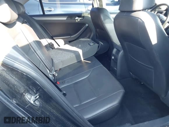 ✅ 2014 Volkswagen Jetta TDI w/Premium • VIN: 3VWLL7AJXEM393639 • Lot: 42677223. Listed on IAAI with 171,533 mi. Free auction sales archive from the USA and detailed vehicle history report at DreamBid. Image 8.