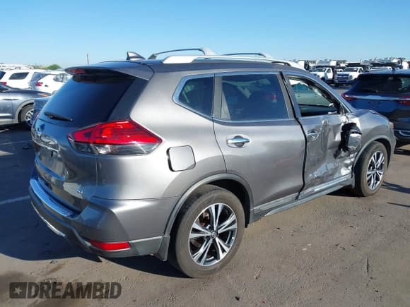 ✅ 2017 Nissan Rogue SL • VIN: 5N1AT2MT1HC866601 • Lot: 42507887. Listed on IAAI with 167,733 mi. Free auction sales archive from the USA and detailed vehicle history report at DreamBid. Image 4.