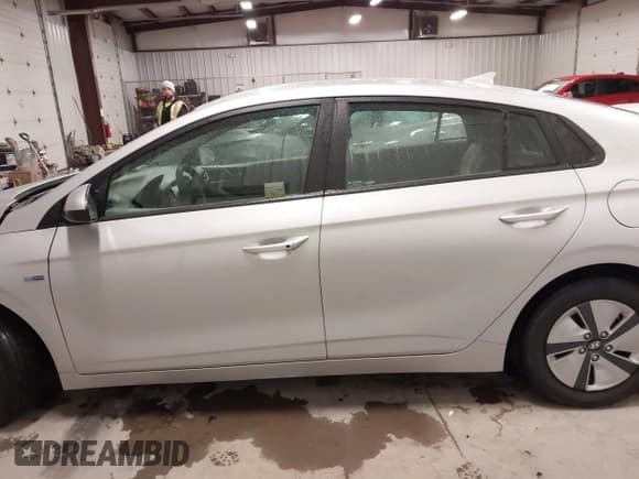 ✅ 2017 Hyundai Ioniq Blue • VIN: KMHC65LCXHU057496 • Lot: 43586853. Listed on IAAI with 42,659 mi. Free auction sales archive from the USA and detailed vehicle history report at DreamBid. Image 15.