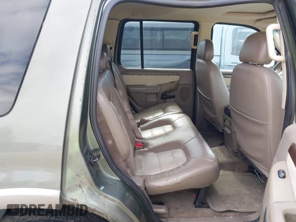 ✅ 2004 Ford Explorer Eddie Bauer • VIN: 1FMZU74K94UB44804 • Lot: 42140808. Listed on IAAI with 305,912 mi. Free auction sales archive from the USA and detailed vehicle history report at DreamBid. Image 8.
