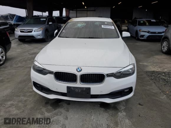 ✅ 2017 BMW 3 Series 320i • VIN: WBA8A9C38HK864480 • Lot: 90894235. Listed on Copart with Not provided. Free auction sales archive from the USA and detailed vehicle history report at DreamBid. Image 5.