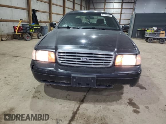 ✅ 2004 Ford Crown Victoria Standard • VIN: 2FAFP73WX4X136549 • Lot: 42196855. Wystawiony na Copart z przebiegiem 76 040 mil. Bezpłatny archiwum sprzedaży aukcyjnych z USA i szczegółowy raport historii pojazdu na DreamBid. Zdjęcie 5.