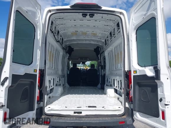 ✅ 2018 Ford Transit Cargo • VIN: 1FTBW3XG0JKA74049 • Лот: 42970084. Опубликован ранее на IAAI с пробегом 79 455 миль. Бесплатный доступ к архиву аукционных продаж из США и подробный отчёт об истории автомобиля на DreamBid. Изображение 8.