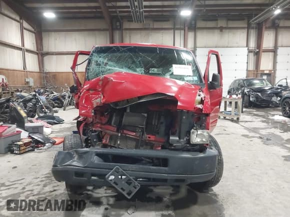 ✅ 2014 Ford Econoline Passenger XL • VIN: 1FBSS3BL4EDA36080 • Lot: 41566896. Wystawiony na IAAI z przebiegiem 113 319 mil. Bezpłatny archiwum sprzedaży aukcyjnych z USA i szczegółowy raport historii pojazdu na DreamBid. Zdjęcie 13.