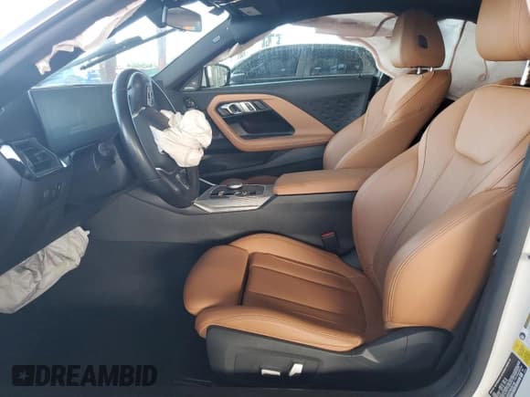 ✅ 2023 BMW 2 Series 230i • VIN: 3MW23CM0XP8D06180 • Lot: 90284905. Wystawiony na Copart z przebiegiem 14 637 mil. Bezpłatny archiwum sprzedaży aukcyjnych z USA i szczegółowy raport historii pojazdu na DreamBid. Zdjęcie 7.