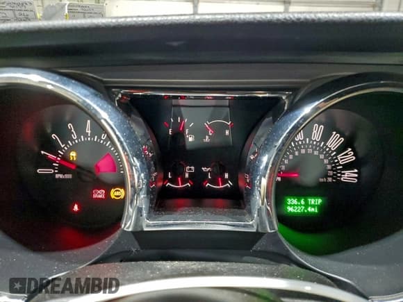 ✅ 2006 Ford Mustang GT Deluxe • VIN: 1ZVHT85H465236683 • Лот: 94961045. Опубликован ранее на Copart с пробегом 96 227 миль. Бесплатный доступ к архиву аукционных продаж из США и подробный отчёт об истории автомобиля на DreamBid. Изображение 9.