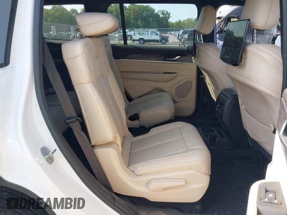 ✅ 2023 Jeep Grand Cherokee Limited • VIN: 1C4RJKBG3P8772286 • Lot: 42892651. Listed on IAAI with 31,432 mi. Free auction sales archive from the USA and detailed vehicle history report at DreamBid. Image 8.