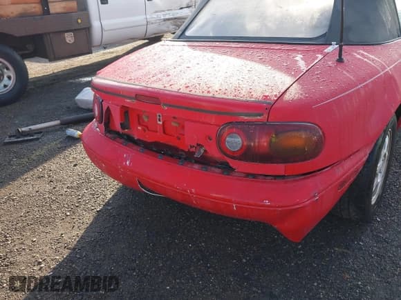 ✅ 1990 Mazda MX-5 Miata • VIN: JM1NA3514L0156603 • Lot: 43646631. Wystawiony na IAAI z przebiegiem 157 520 mil. Bezpłatny archiwum sprzedaży aukcyjnych z USA i szczegółowy raport historii pojazdu na DreamBid. Zdjęcie 14.