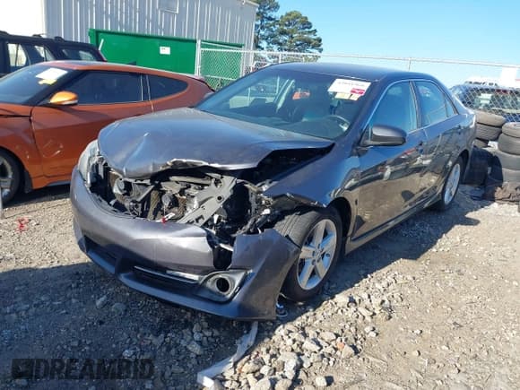 ✅ 2014 Toyota Camry SE • VIN: 4T1BF1FK8EU461271 • Lot: 42041968. Listed on IAAI with 133,479 mi. Free auction sales archive from the USA and detailed vehicle history report at DreamBid. Image 17.