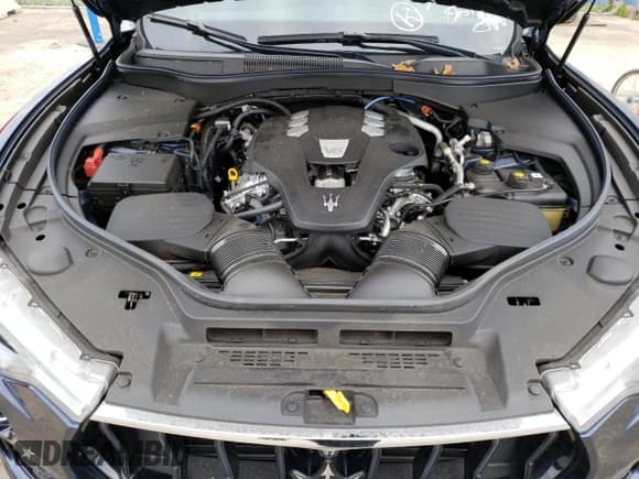 ✅ 2021 Maserati Levante GranSport • VIN: ZN661XUS7MX372264 • Lot: 58871783. Listed on Copart with 14,373 mi. Free auction sales archive from the USA and detailed vehicle history report at DreamBid. Image 12.