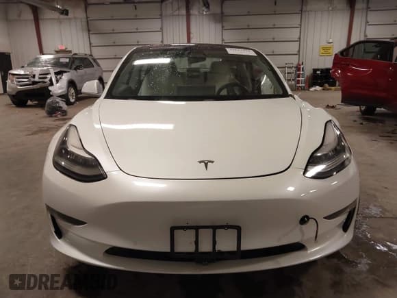 ✅ 2018 Tesla Model 3 Long Range Battery • VIN: 5YJ3E1EB2JF081729 • Lot: 43617411. Wystawiony na IAAI z przebiegiem 58 944 mil. Bezpłatny archiwum sprzedaży aukcyjnych z USA i szczegółowy raport historii pojazdu na DreamBid. Zdjęcie 13.