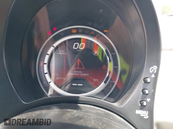 ✅ 2013 FIAT 500e • VIN: 3C3CFFGE0DT744775 • Lot: 43503951. Wystawiony na IAAI z przebiegiem 60 771 mil. Bezpłatny archiwum sprzedaży aukcyjnych z USA i szczegółowy raport historii pojazdu na DreamBid. Zdjęcie 7.