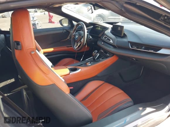 ✅ 2019 BMW i8 • VIN: WBY2Z6C55KVG98119 • Лот: 43127245. Опубликован ранее на IAAI с пробегом 29 645 миль. Бесплатный доступ к архиву аукционных продаж из США и подробный отчёт об истории автомобиля на DreamBid. Изображение 5.